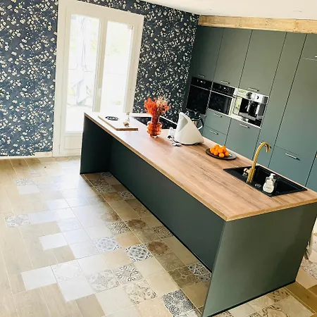 Vieux Bourg Homestay Guecelard