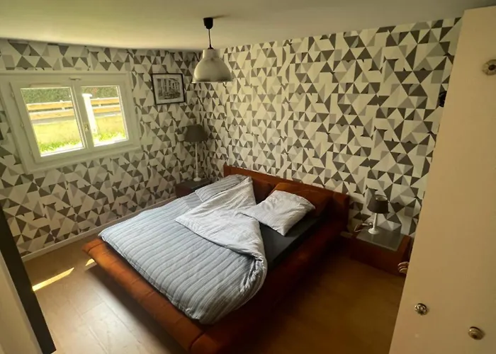 Vieux Bourg Homestay Guecelard