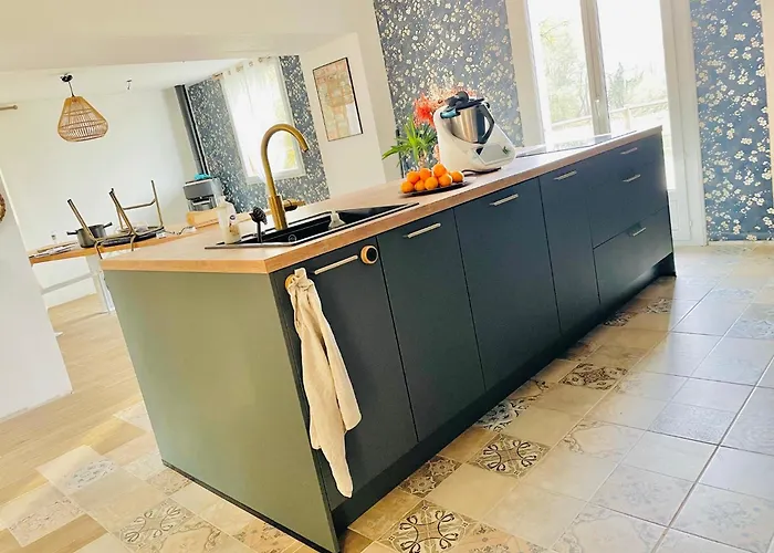 Vieux Bourg Guecelard